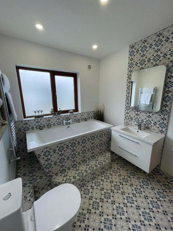 Wonderful Coastal Home In Dingle Town Экстерьер фото